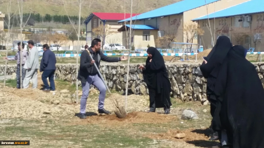 حرکت زیبا و خود جوش دانشجویان  -کارکنان در کاشت نهال در روز درختکاری , پانزدهم اسفند ماه روز درختکاری گرامی باد 2