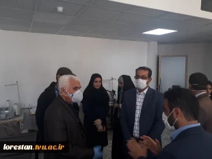 بازدید رئیس دانشگاه لرستان از کارگاه تولید ماسک در دانشکده فنی و حرفه ای دختران خرم آباد 5