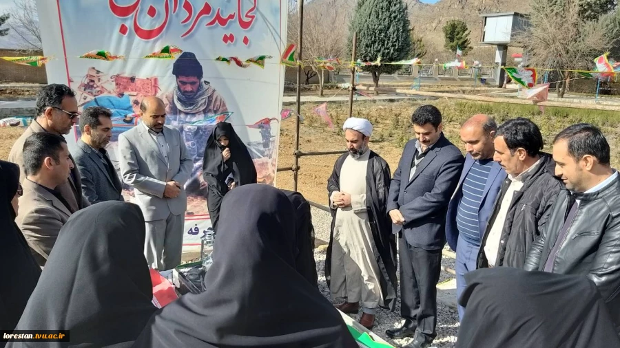 مراسم چهلم شهید گمنام دانشگاه فنی و حرفه ای استان لرستان در آستانه رحلت عقیله بنی هاشم(س) در این دانشگاه برگزار شد.
 2