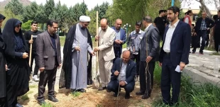 آیین کاشت ۱۱۵ نهال به نیابت ۱۱۵ دانشجوی شهید استان لرستان در بوستان شهید گمنام دانشگاه فنی و حرفه ای استان لرستان برگزار شد. 5