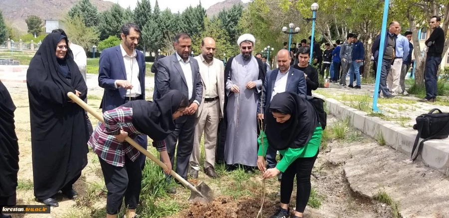 آیین کاشت ۱۱۵ نهال به نیابت ۱۱۵ دانشجوی شهید استان لرستان در بوستان شهید گمنام دانشگاه فنی و حرفه ای استان لرستان برگزار شد. 7