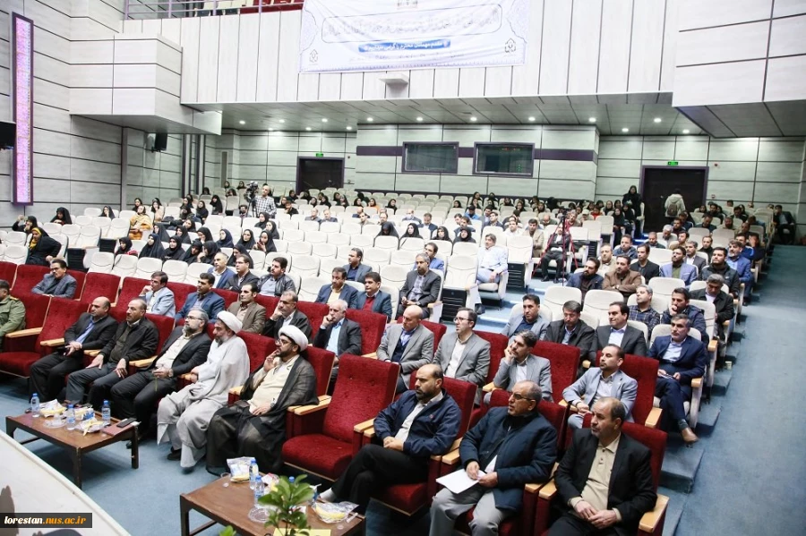 نشست جبهه علمی، فرهنگی بسیج اساتید دانشگاه های خرم آباد با حضور فرمانده سپاه لرستان و معاون سیاسی استاندار در دانشگاه لرستان برگزار شد. 3